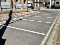 レオネクストレーブウィン 駐車場