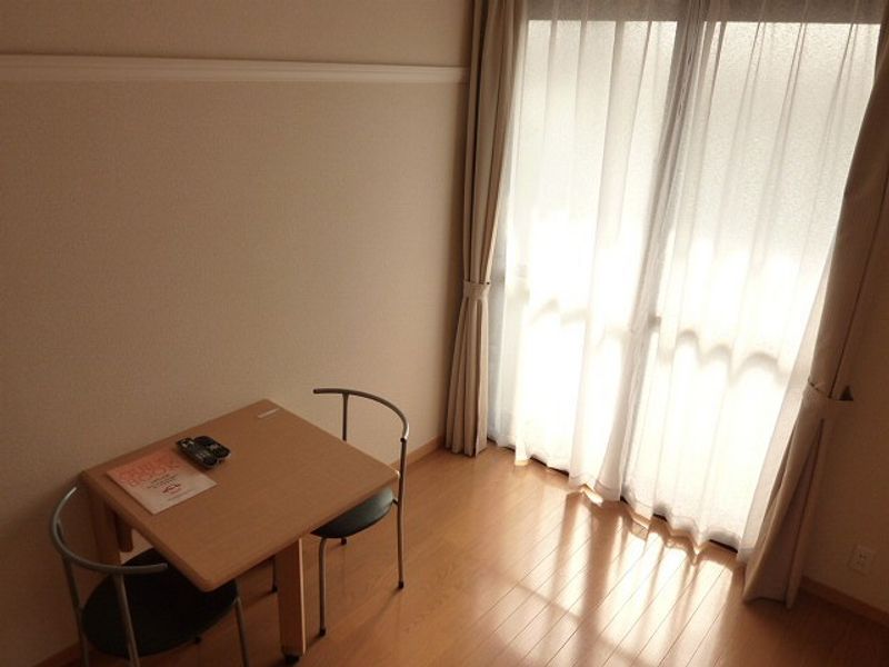 レオパレス中村 居間