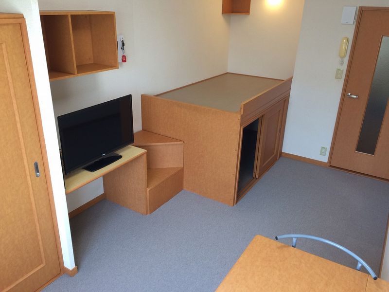 レオパレスリヴァージュオカベＥ 居間