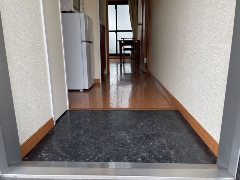 レオパレスセレッソ 玄関