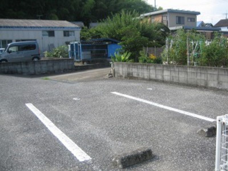 レオパレスＷａｖｅ 駐車場