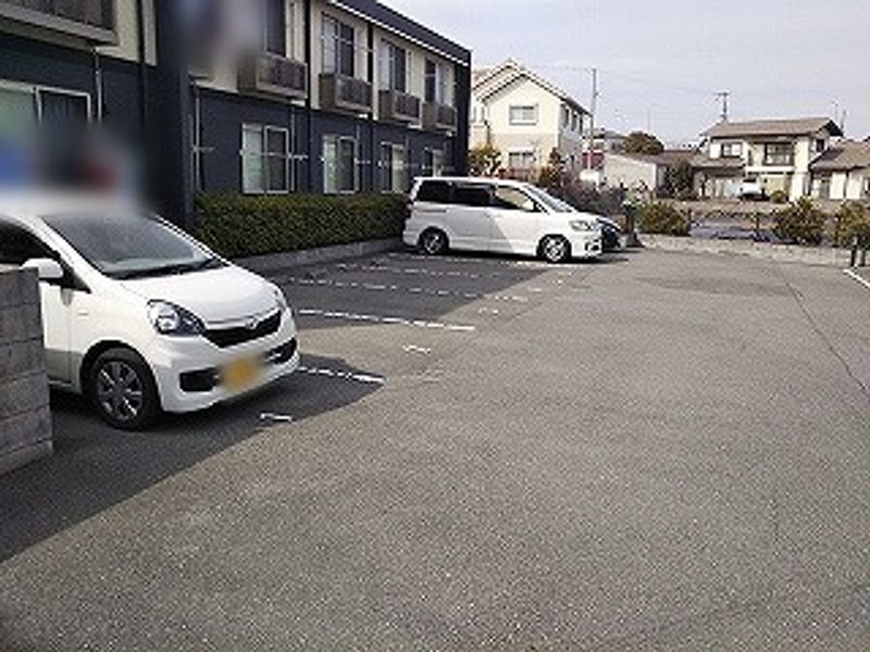 レオネクストスィートストロベリ 駐車場