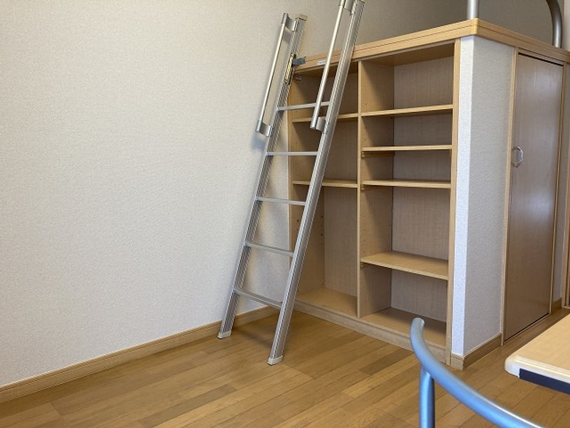 レオパレス片倉台 居間