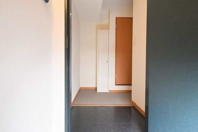 レオパレスＦｌａｔ新栄 玄関