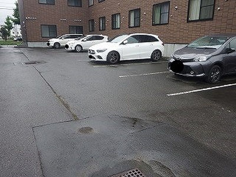 レオパレスポルックス 駐車場