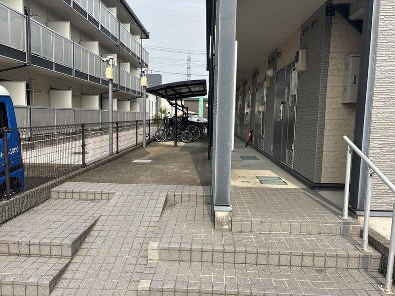 レオパレスビジュ エントランス