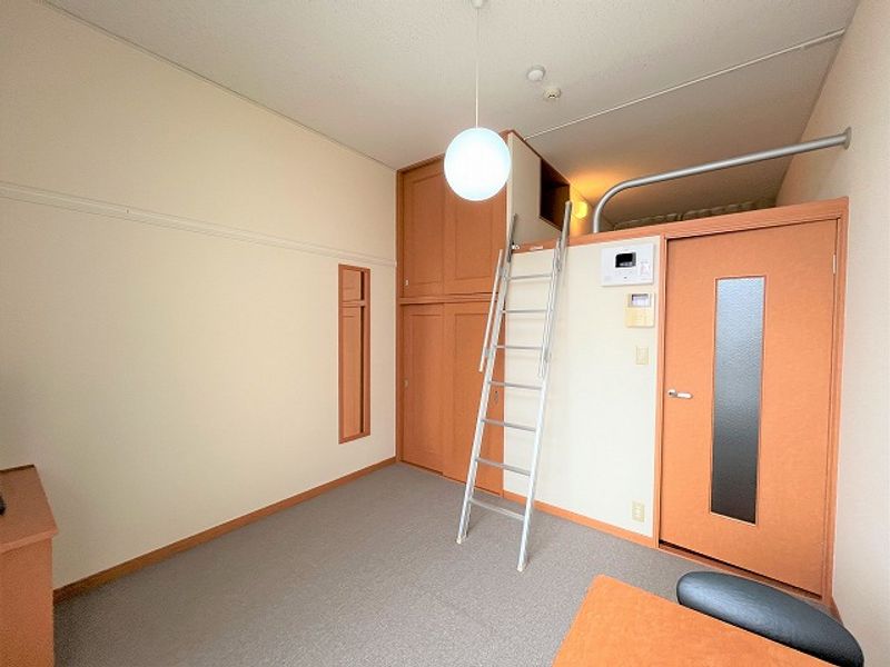 レオパレスグランデ泉Ａ 居間