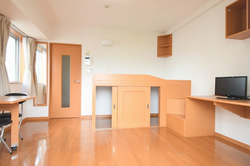 レオパレスＦｌａｔ新栄 居間