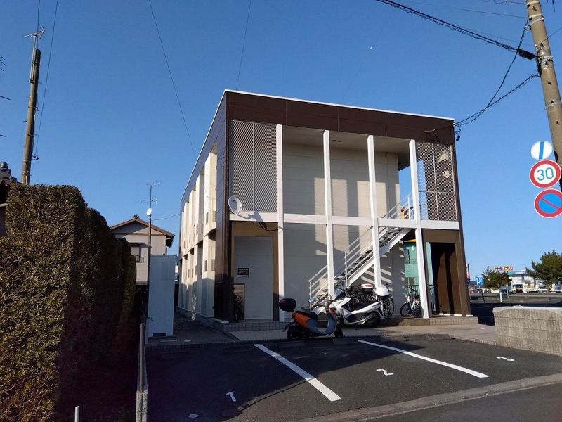 レオパレストワ 駐車場