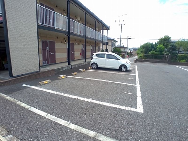レオパレスヴァンベール 駐車場