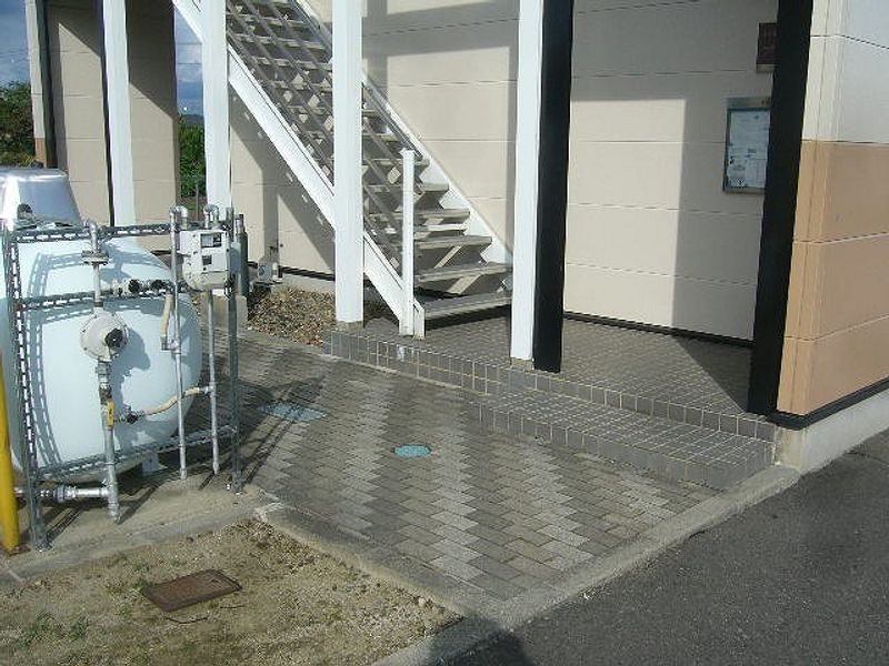 レオパレスサンシャイン エントランス