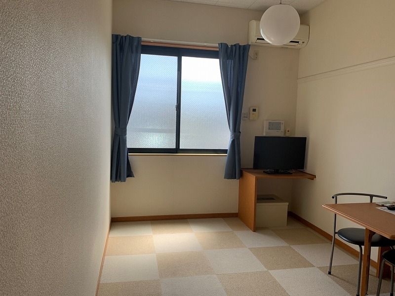 レオパレスウッドさちが丘 居間