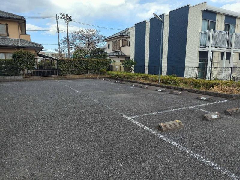 レオパレスジゴジ１ 駐車場