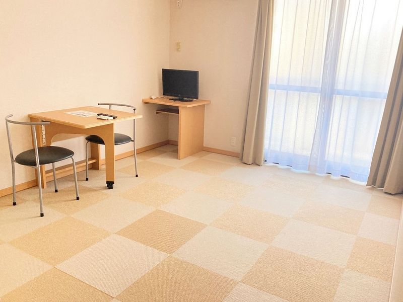 レオパレスルームス北越 居間