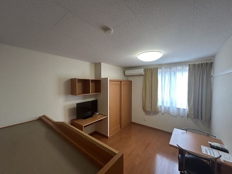 レオパレス光 居間