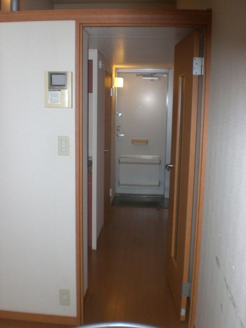 レオパレス茂盛 玄関