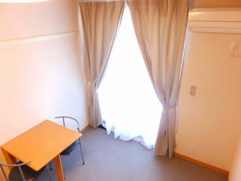 レオパレスレフア 居間