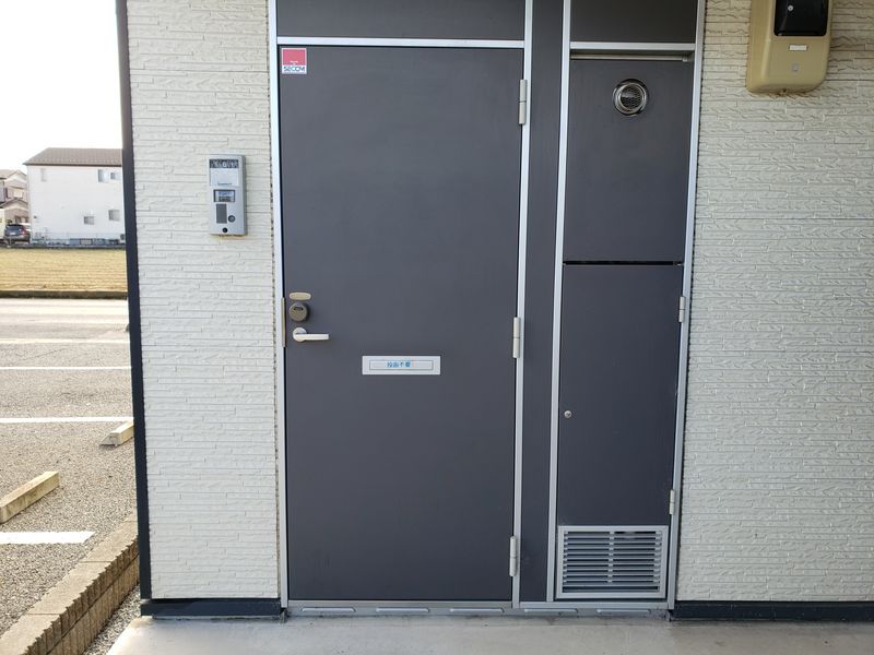 レオパレスアーバン 玄関