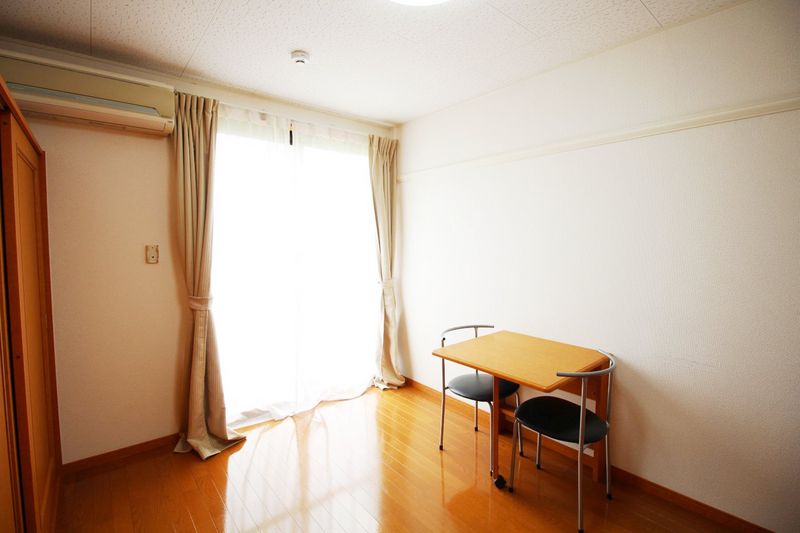 レオパレスアーバンヒルズ 居間