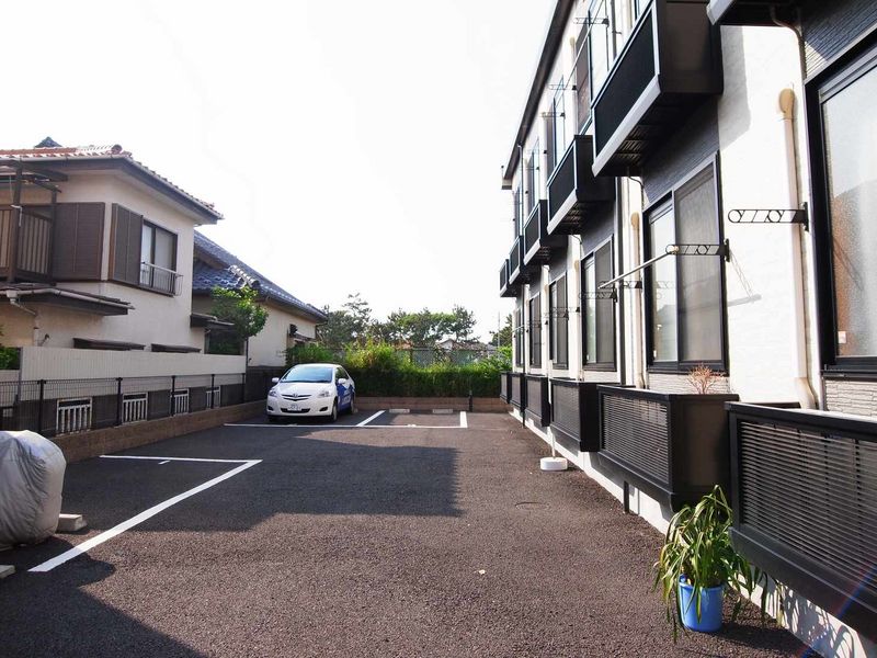 レオパレス湘南サンリヴァー 駐車場