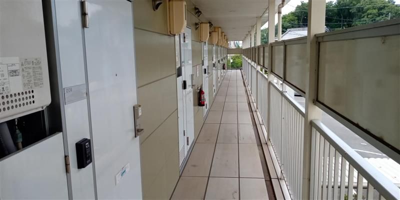 レオパレスエトワール 玄関