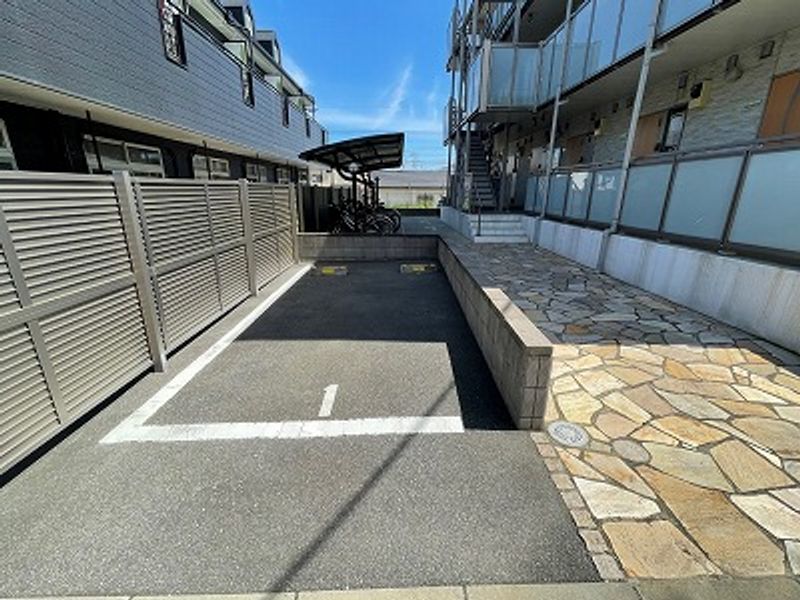 クレイノクレール　オオクボ 駐車場