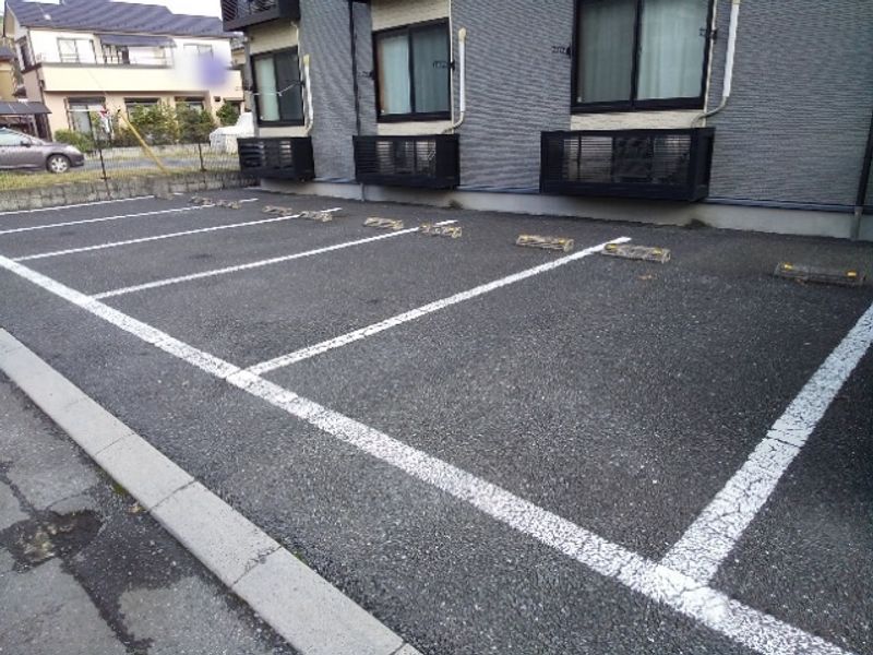レオパレスフレンド 駐車場
