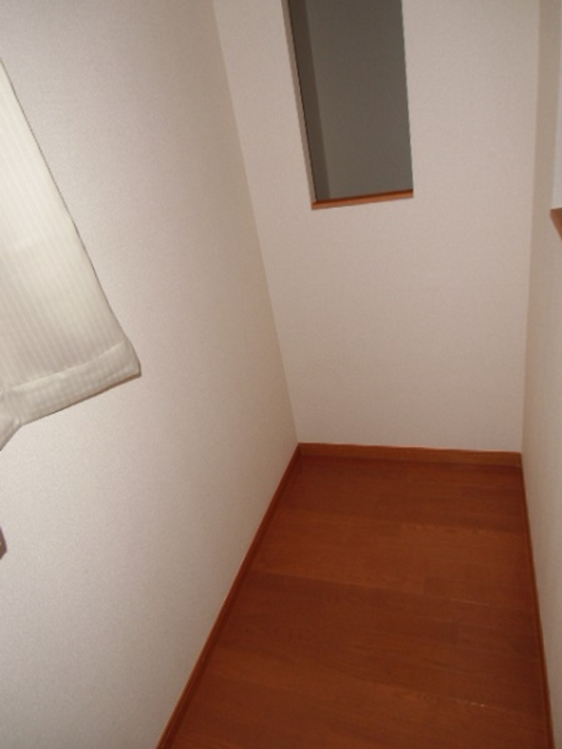 レオパレスサニースペランツィア 収納