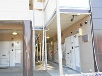 レオパレス孫六 玄関