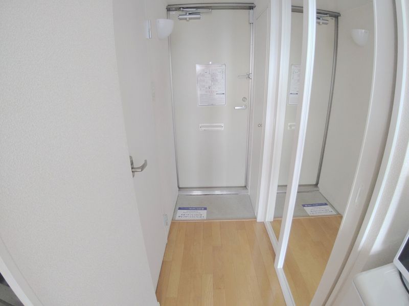 レオパレスふなとやま 玄関
