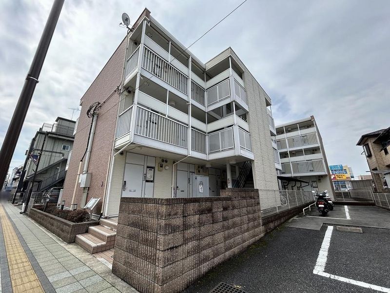 レオパレスアルテア日進 外観