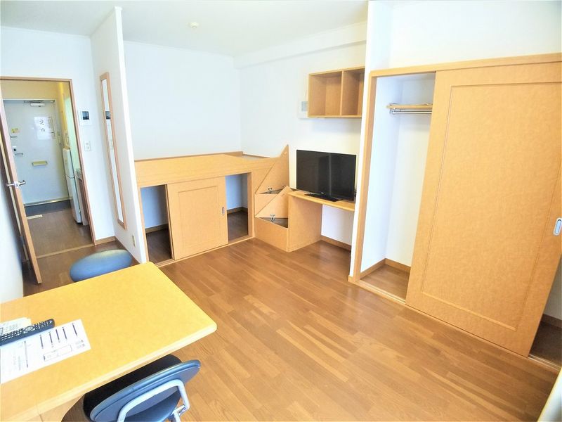 レオパレスグランデ 居間