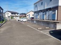 レオパレスシャングリラ２００４ 駐車場