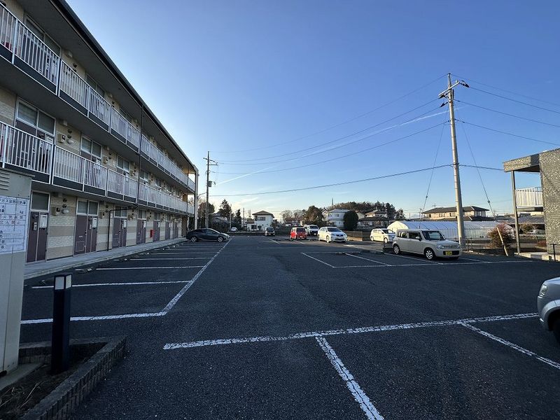 レオパレスカルーナ 駐車場