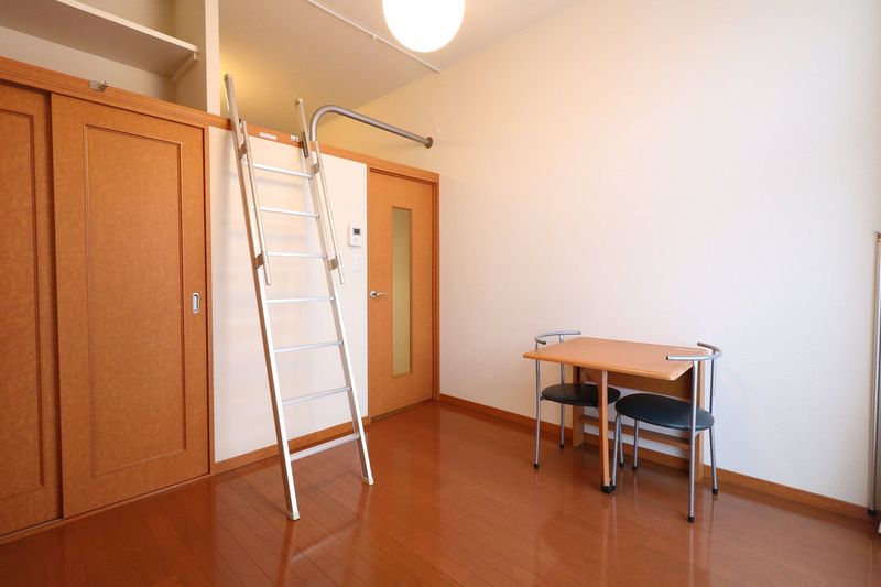 レオパレスＫ＆ＫⅢ 居間