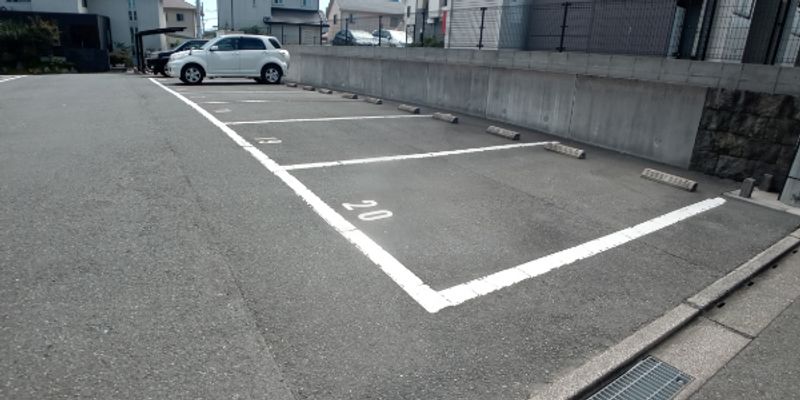 レオパレス三輪弐番館 駐車場