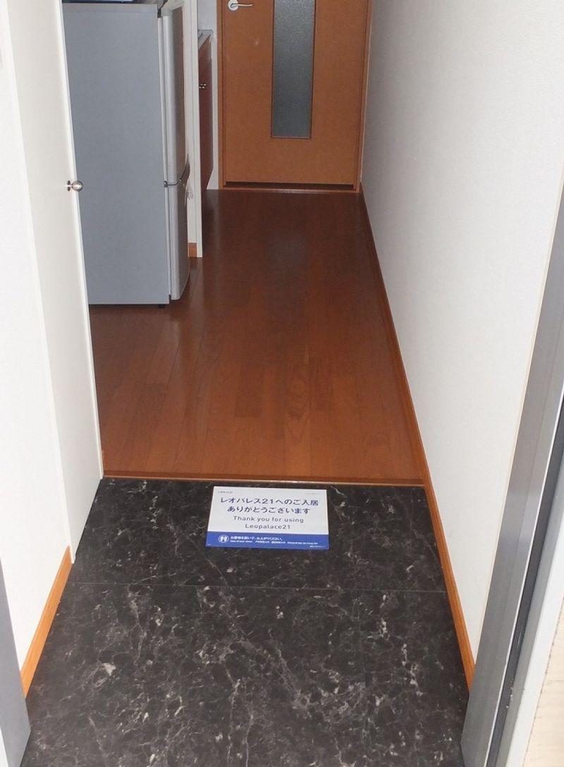 レオパレスひまわり下井沢 玄関