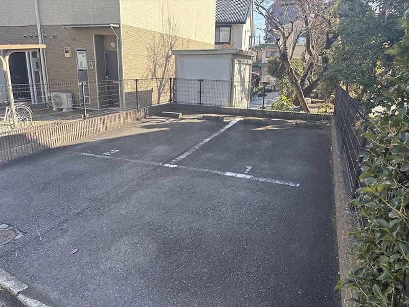 レオパレスメイプルコートⅡ号館 駐車場