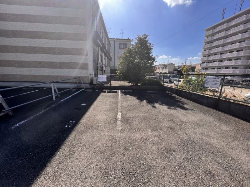 レオパレス善根寺 駐車場