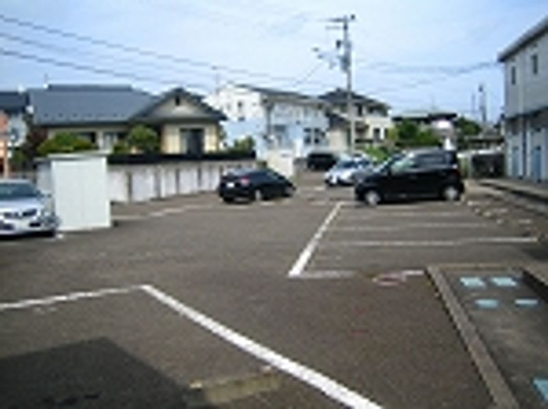 レオパレススマイル 駐車場