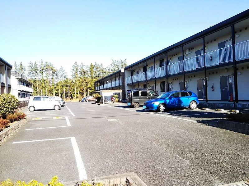 レオパレスきららｃ 駐車場