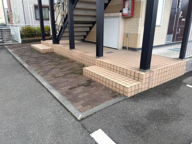 レオパレスデュ　エヴァンジイル エントランス