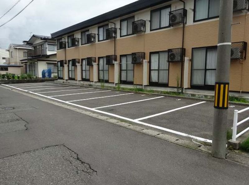 レオパレスヴィラ 駐車場