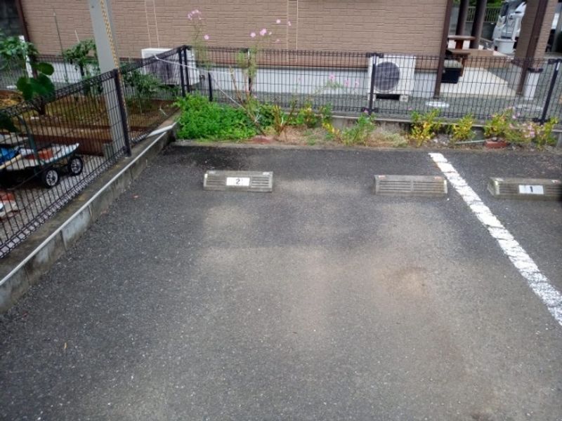 レオパレスルーチェ 駐車場