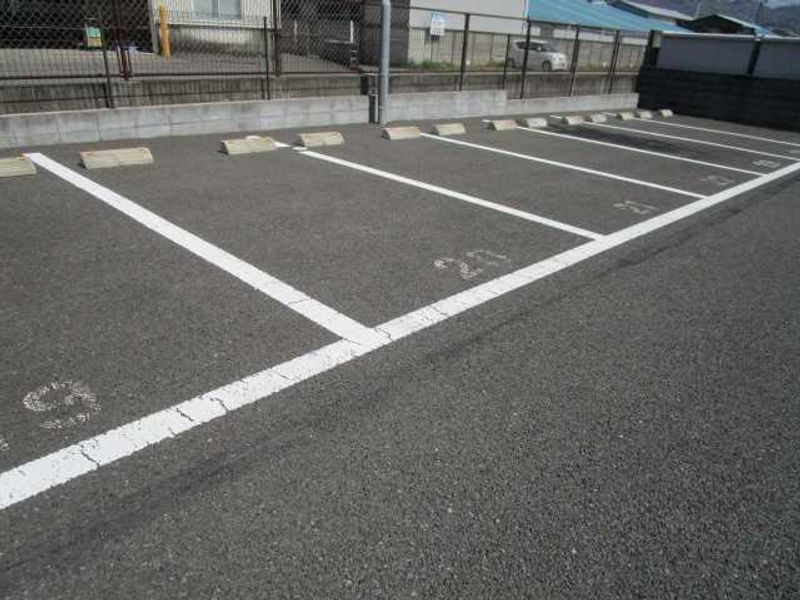 クレイノプルメリア２３ 駐車場