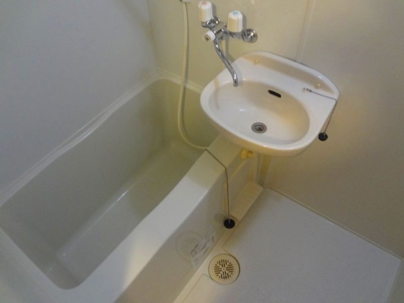 レオパレスカトレア 風呂