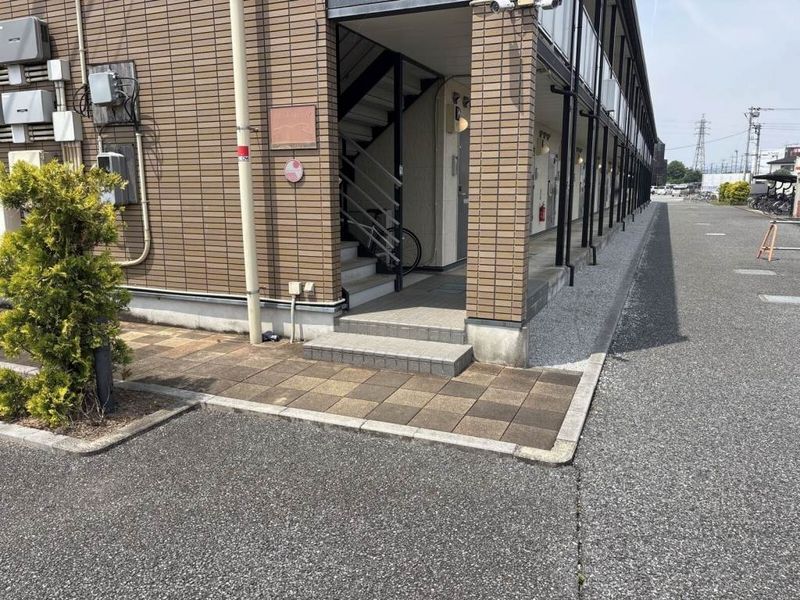 レオパレスおおどり エントランス