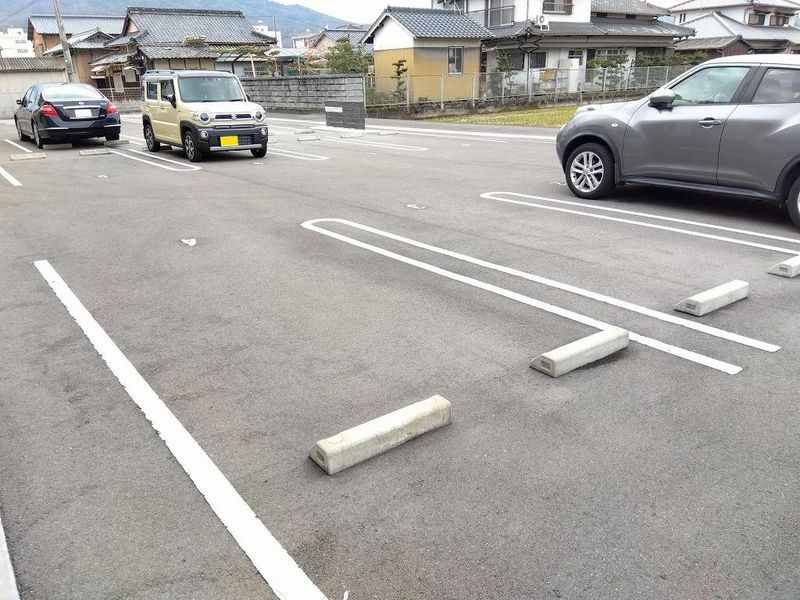 クレイノグローリーⅡ 駐車場