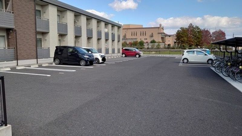 クレイノＪｕｎｅＢｅｒｒｙ 駐車場