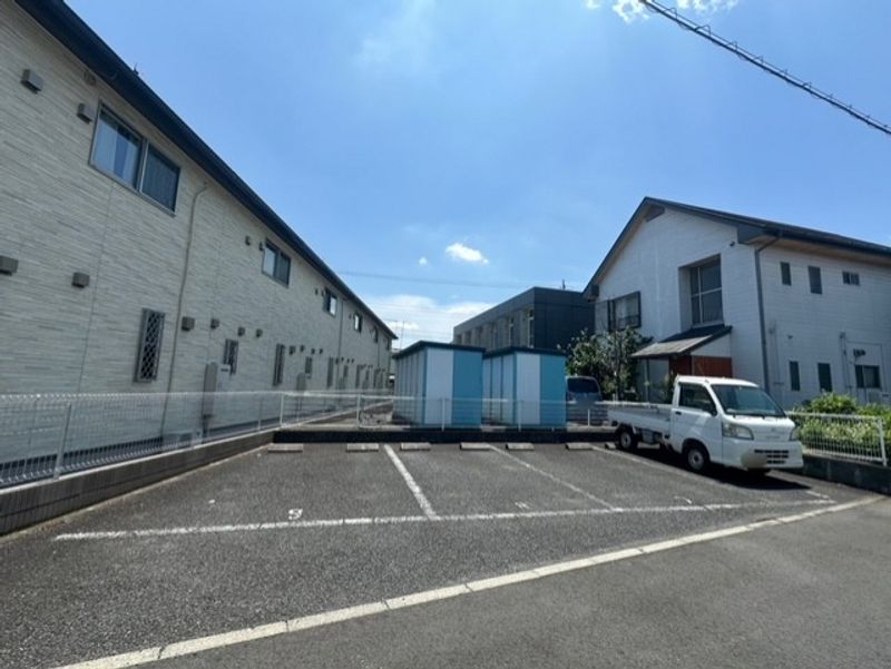 レオパレスシュプリーム 駐車場